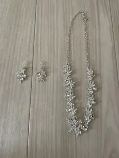 ブライダルアクセサリー ネックレスとイヤリング