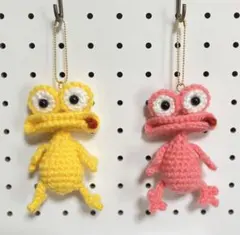 カエル　2点セット　あみぐるみ　キーホルダー　ハンドメイド　ピンク　イエロー