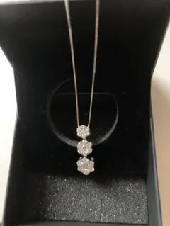 K18WG ダイヤモンド1.00ctフラワー 3連 ネックレス ペンダントトップ