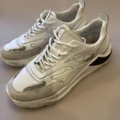 ブラック スニーカー