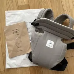 美品】キューズベリー ZERO 抱っこ紐 グレー - メルカリ