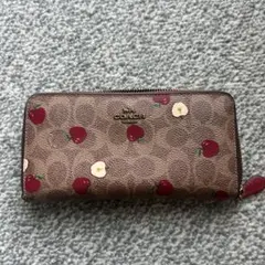COACH リンゴ柄 長財布