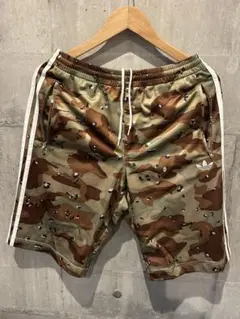 adidas 迷彩柄ショートパンツ