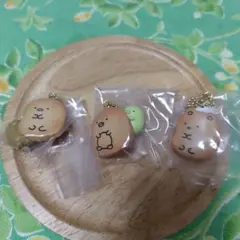 すみっコぐらし　ビスケット付チャーム　とんかつ　ぺんぎん？　しろくま