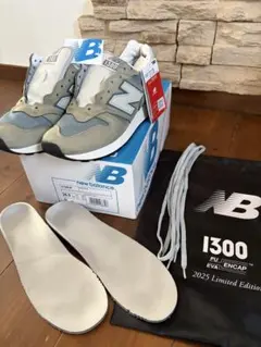 New Balance 1300 グレー/ベージュ 2025年限定のサムネイル