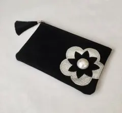 ポーチ フラット スエード 黒 花モチーフ 新品 未使用