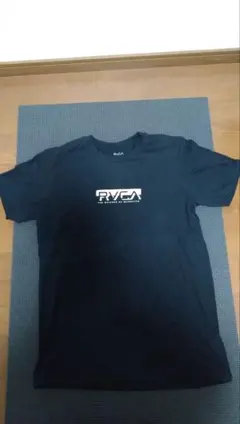 RVCA ブラック Tシャツ レギュラーフィット