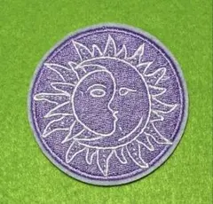 A947 太陽　月　紫　アート　刺繍ワッペン　アイロン