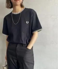 FRED PERRY ツインティップライン ワンポイント刺繍ロゴTシャツ Mのサムネイル