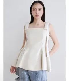 新品】polaura チェーンストラップペプラムニットベアトップ ベージュ
