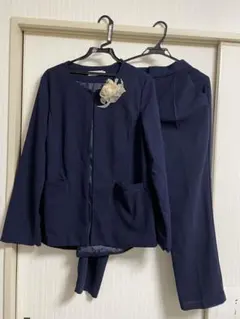 AIYISHANGFUSHI レディース　パンツスーツ　ネイビーMコサージュ付き