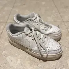 ナイキNIKE厚底スニーカーコートビジョン アルタ ホワイト
