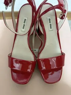 miumiu サンダル　赤