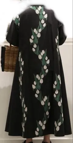 黒と花柄 ロングドレスが作れる生地
