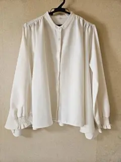 ホワイトフレア長袖シャツ