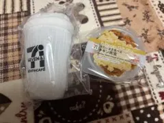 セブンイレブン　一番くじ　B賞ぬいぐるみチャーム　C賞カップデリキャニスター