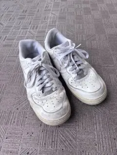 NIKE AIR FORCE 1 ホワイト スニーカー