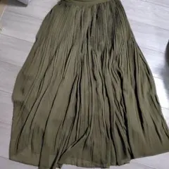 UNIQLOオリーブ色 プリーツ ロングスカート