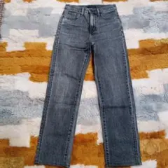 UNIQLO ハイライズ　スリム ストレートデニム　23 58.5cm