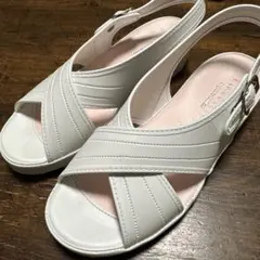 【使用感なし】ホワイト クロスストラップ ナースサンダル（Mサイズ）