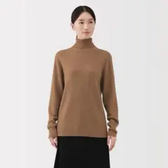 ブラウン タートルネックニット Mサイズ無印良品