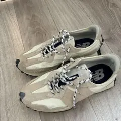 New Balance 327/ホワイト スニーカー