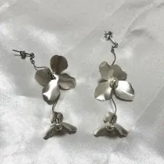 花モチーフ　ピアス