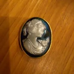 カメオ風 ブローチ ゴールドカラー