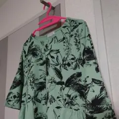 【新品タグ付き】ECOLE/ボタニカル柄チュニック　M〜L