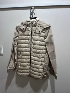 う*さ様 MONCLER フード付きベージュダウンジャケット