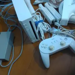 Wii 本体 コントローラー セット　ヌンチャク　マリオカート ハンドル マイク