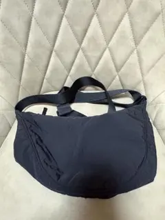 【美品】UNIQLO ラウンドミニショルダーバッグ ブラック