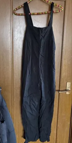 (150)UNIQLOブラック サロペット