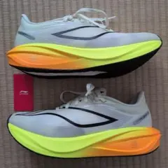 リーニンランニングシューズ