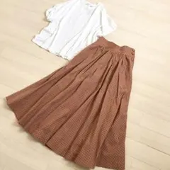 大人カジュアル秋色キャメルブラウンカラーのチェック柄サイドスリットフレアスカート