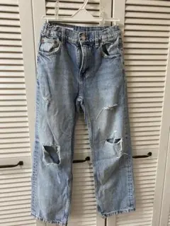 ZARAのダメージ加工ジーンズ