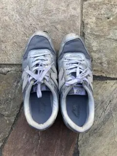 New Balance シルバー スニーカー