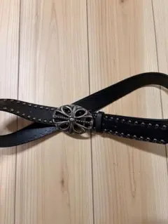 スタッズ付きブラックレザーベルト