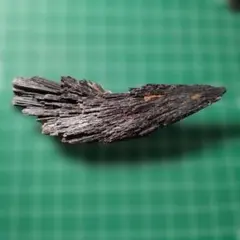 ブラジル産ブラックカイヤナイト