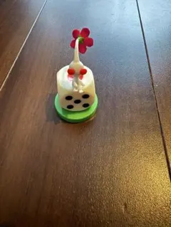 チョコレートエッグ　白ピクミンフィギュア
