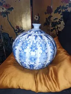 青白磁 花模様 球形 陶器壺