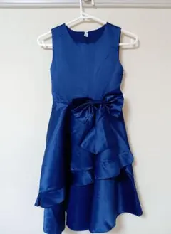 ネイビーブルーリボン付きドレス