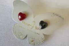 金属アレルギー対応　サージカルステンレスポスト　赤×黒プチハートピアス