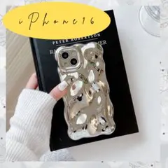 iPhone16 ケース シルバー ウェーブ メタリック 韓国 スマホ 可愛い
