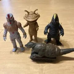 カネゴン怪獣フィギュア 触角付き ベージュ　美品 ウルトラマン 怪獣 フィギュア カネゴン - メルカリ