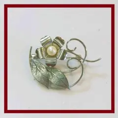 Ge02131025 【ヴィンテージ】パール調 ブローチ シルバー　昭和レトロ