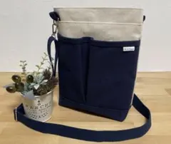 前ポケット有りの倉敷帆布ショルダー　青と生成り　美品　丈夫　自立します