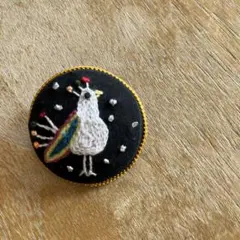 ハンドメイド 刺繍 鳥 ブローチ