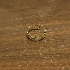 ゴールド イヤーカフ 波状デザイン