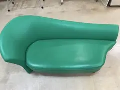 グリーンソファ 曲線デザイン 合成皮革